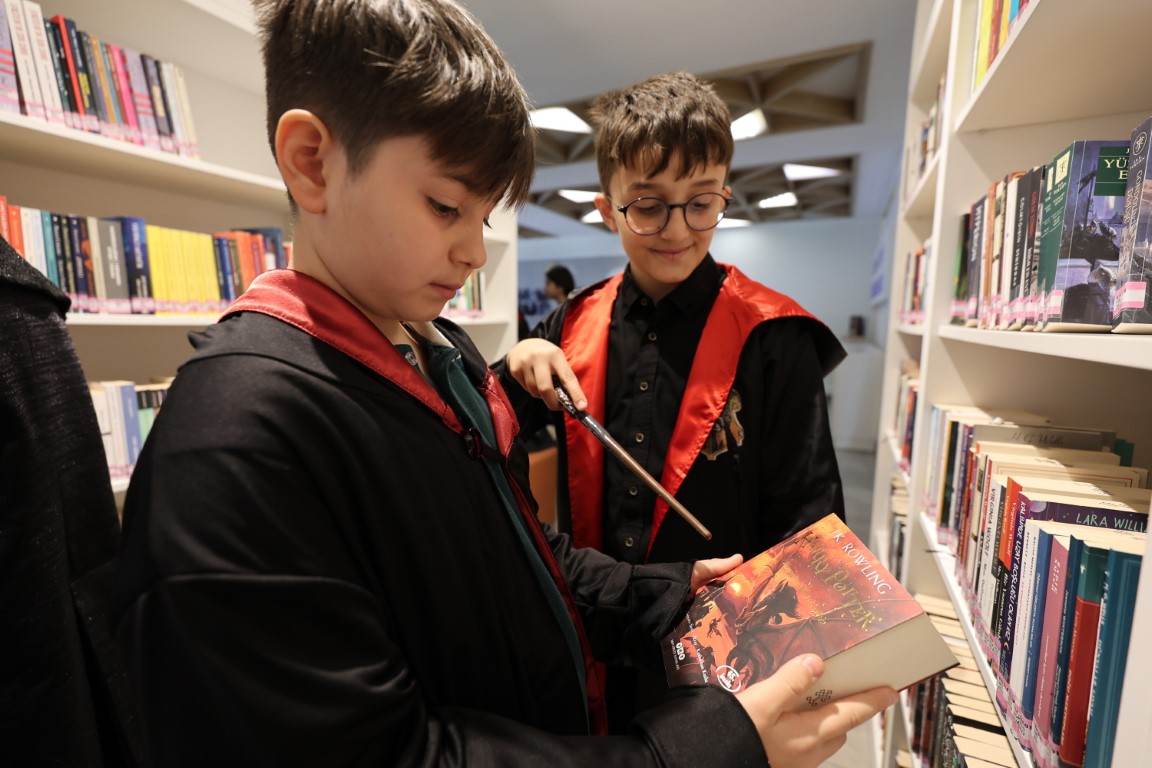 Kartepe'de Masal Kahramanları Kütüphanede Buluştu