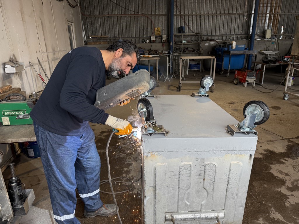 Kartepe'de Çöp Konteynerlerine Yeni Görünüm