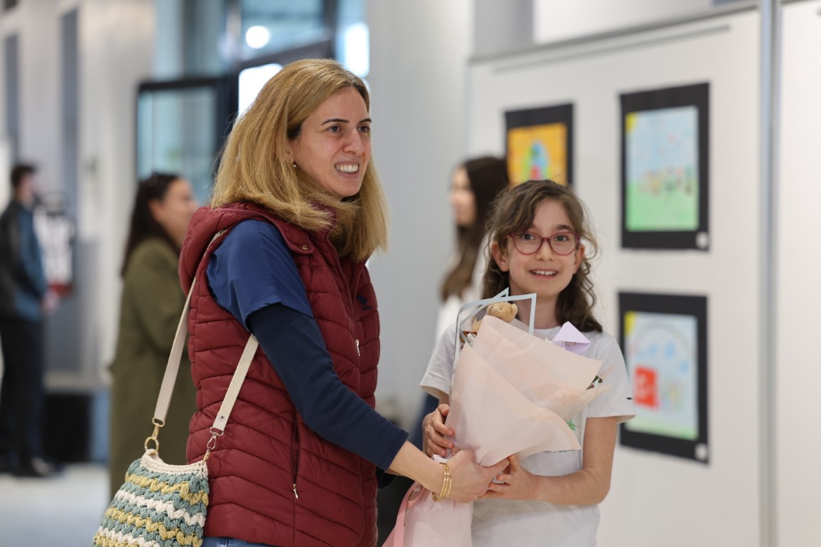 Kartepeli Minik Ellerin Eserleri Sanat Evi'nde Görücüye Çıktı